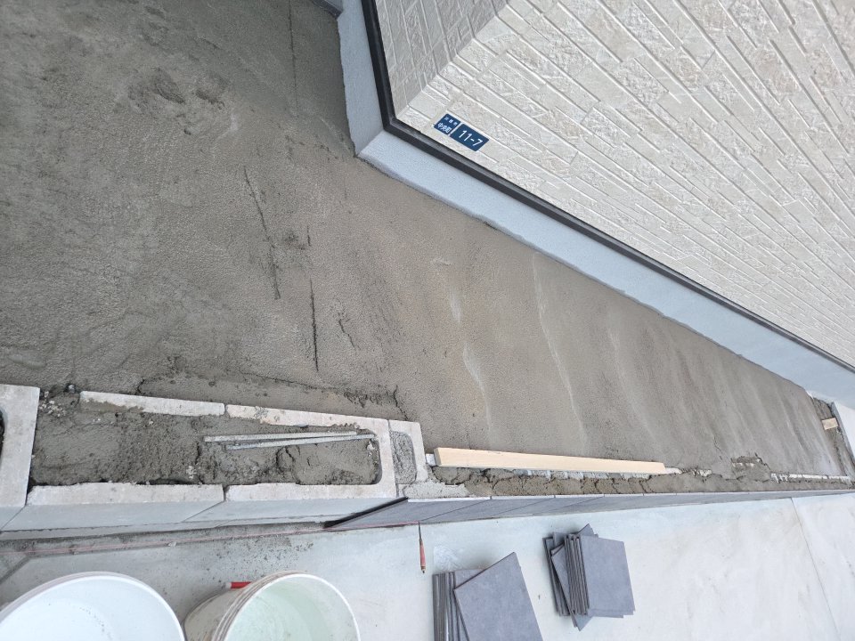 シエーナ川西中央３