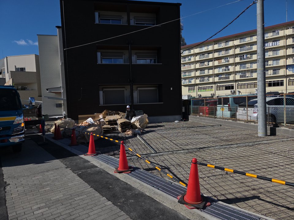 シエーナ川西美園電柱工事及び駐車場コンクリ工事