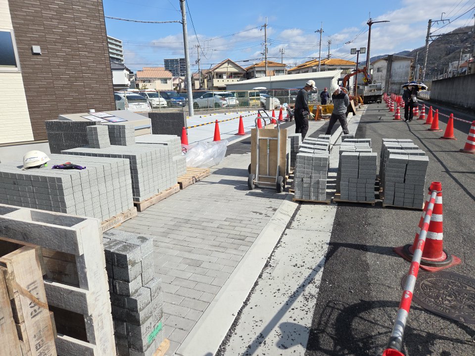 川西美園の歩道修復